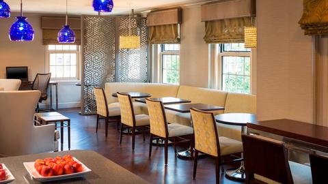 boscs-club-lounge-8782-hor-clsc.jpg